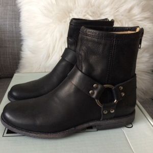NEW IN BOX Frye Phillip Harness Black Boots 6